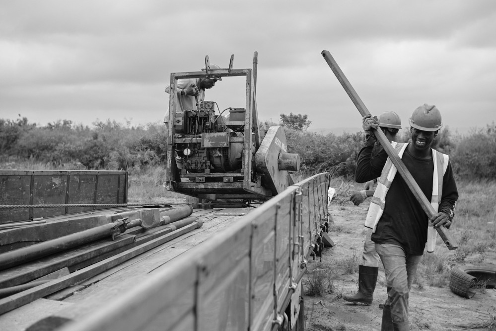 Workers assembling the drilling machine